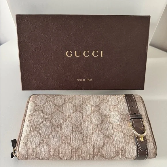 Authentic GUCCI GG Supreme Wallet - Picture 4 of 12